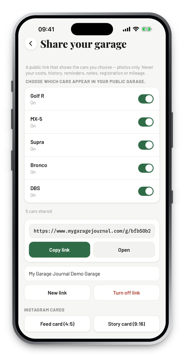 La schermata Condividi il tuo garage di My Garage Journal su un iPhone, con cinque auto attivate per un link pubblico e i pulsanti per le card Instagram feed e storia